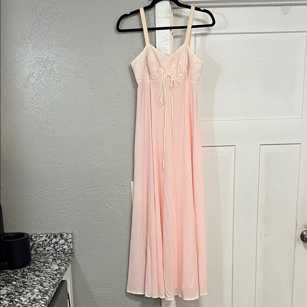 OLGA VINTAGE 70’s/80’s PETAL PINK CHIFFON SHEER NIGHTGOWN
